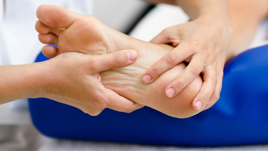 Почему болит стопа? Разбираемся вместе с врачом